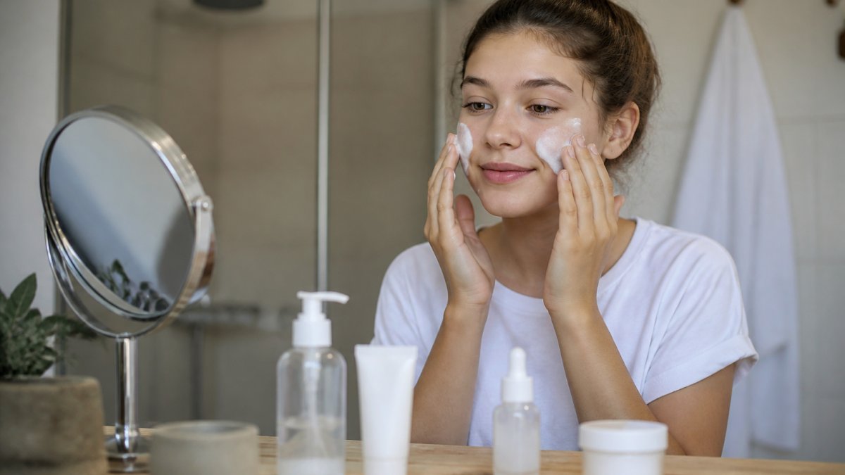 How to Encourage Teen Skincare Consistency